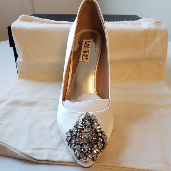 Badgley Mischka Doris II Pump - Picture 3 of 8